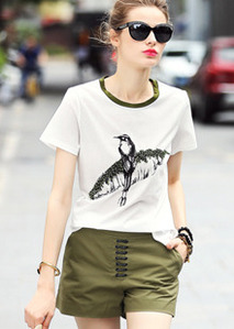 European luxury side of the new bird printing T-shirts. 눈에 띠는 중앙포인트!!! 코튼 100% 고급섬유~ 피부친화적인 부드러움까지!!! 좋은상품 저렴할때 구입하세요~^^